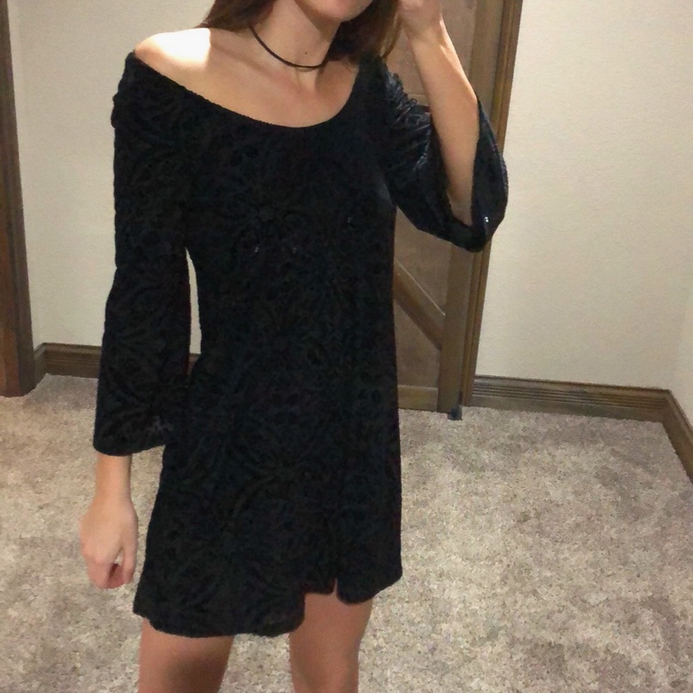 Black 3/4 Sleeve Velvet Dress